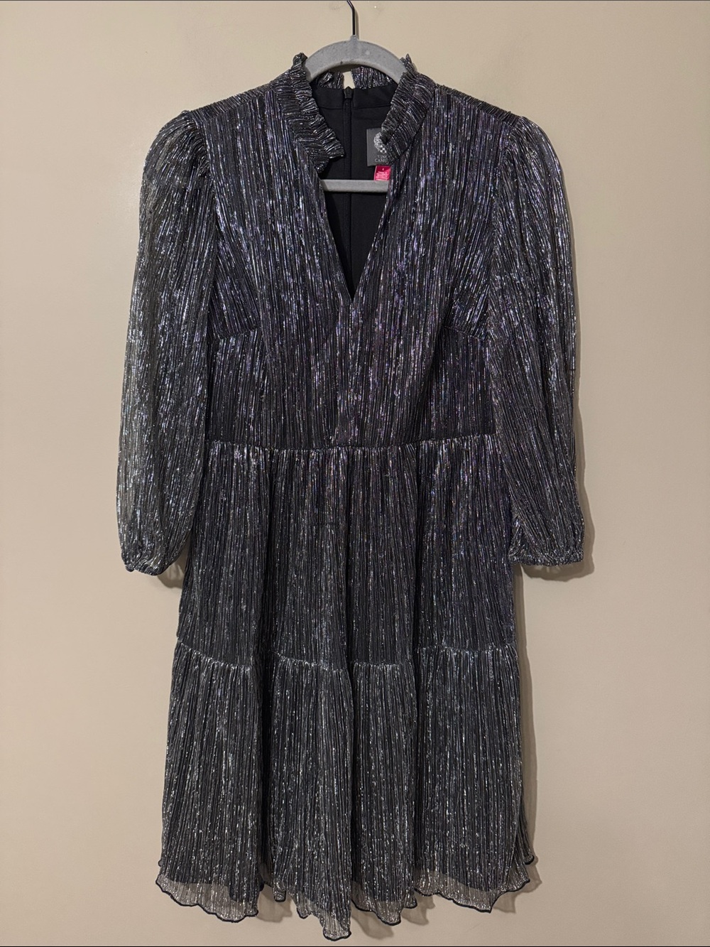 NWOT- Vince Camuto metallic plissé dress gunmetal silver, size 4